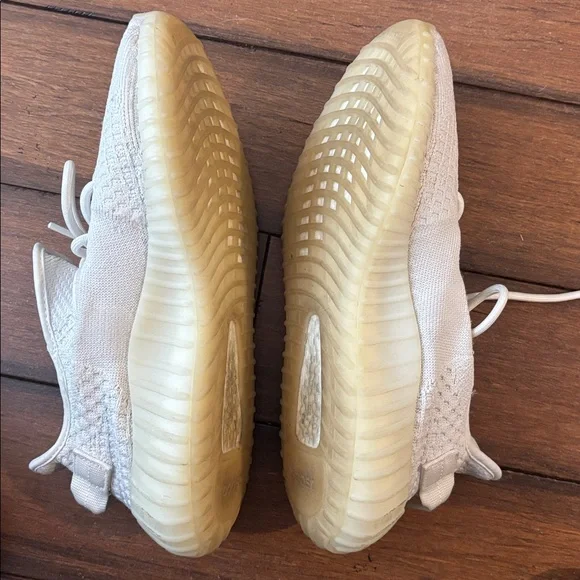 White Yeezy 350 - Picture 4 of 4
